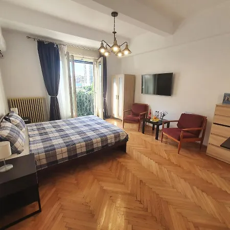 Central Studio With View- Near Old Town Apartment